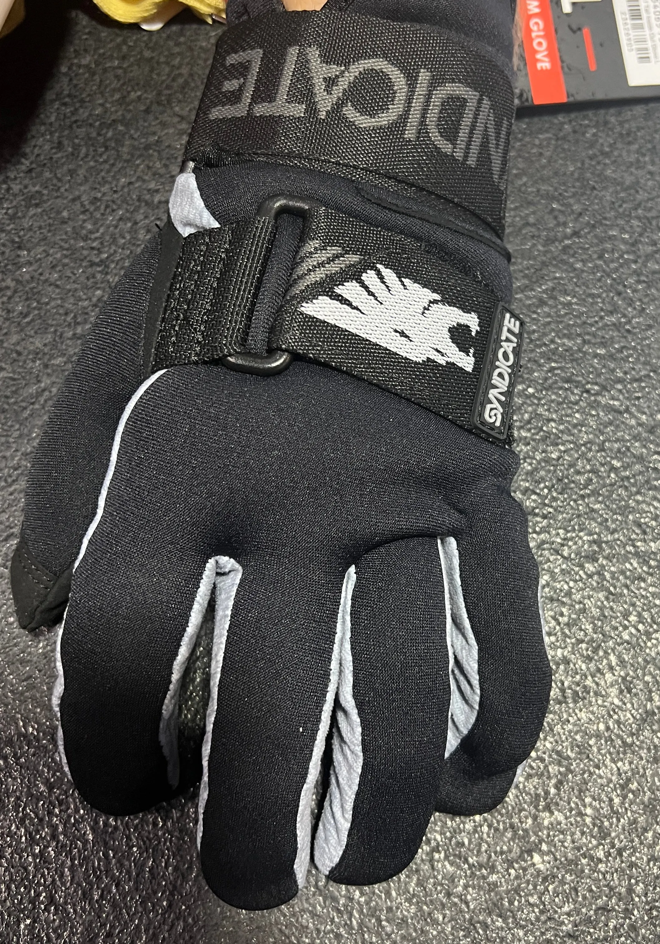 HO 2025 Syndicate 41 Tail Inside Out Glove