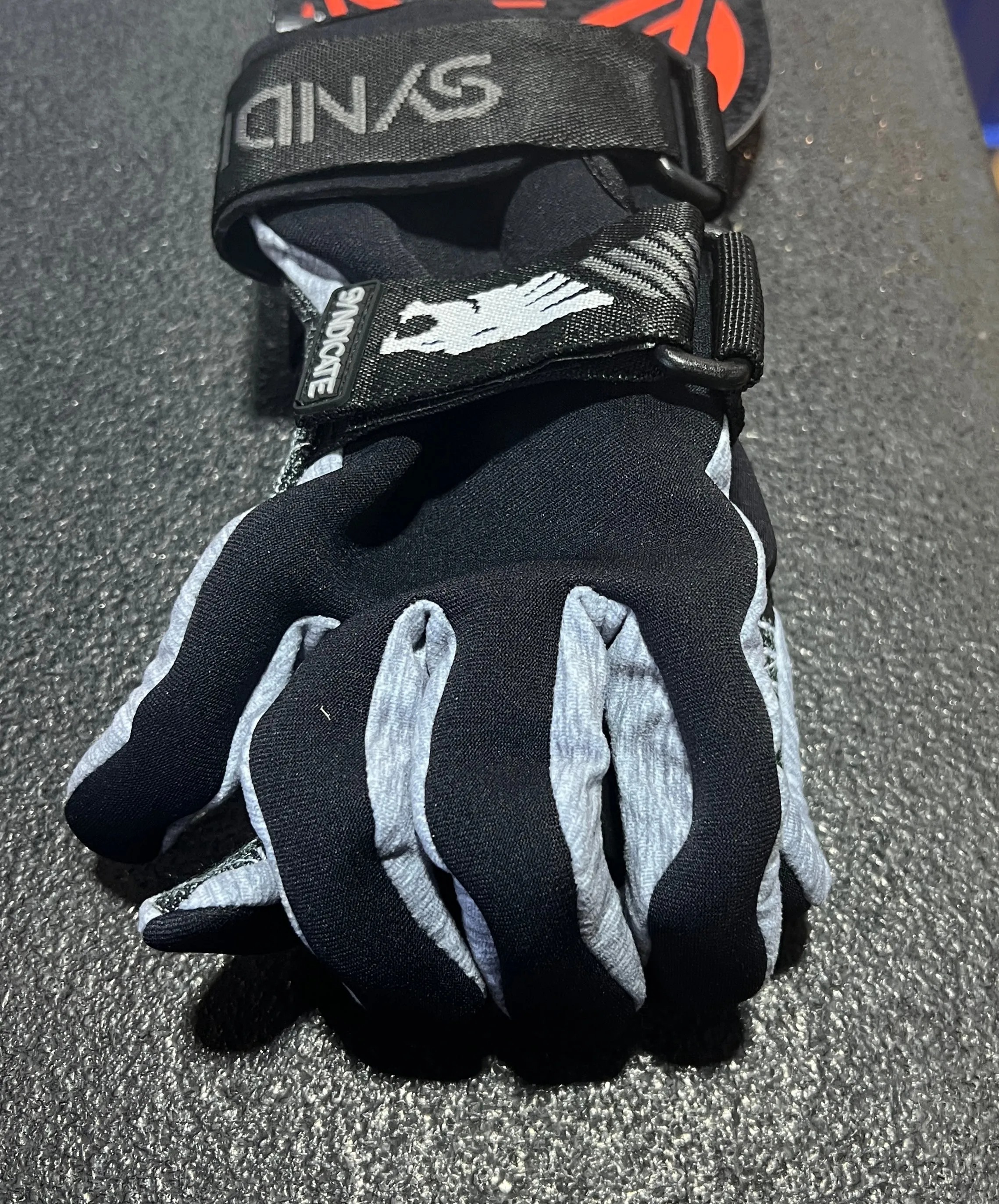 HO 2025 Syndicate 41 Tail Inside Out Glove